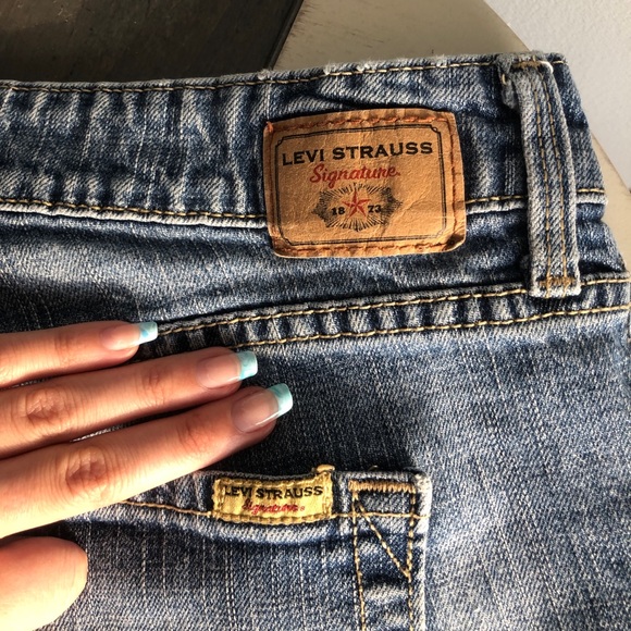 Vintage low rise Levi denim shorts - Picture 1 of 4